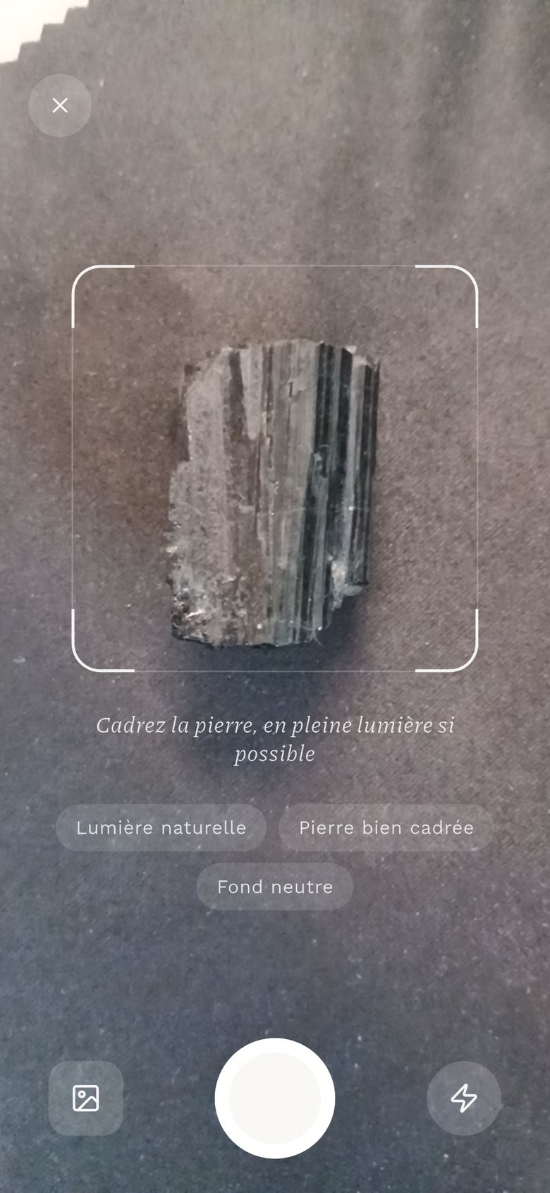 L'écran de capture, avec le cadre de visée posé sur une pierre.